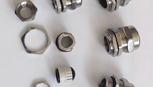 如何選擇設(shè)計出一款高性能的防水接頭？ 圖2